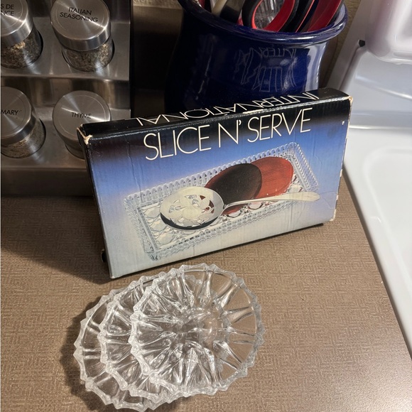 Vintage Mid 1900’s NIB International Silver Company numbered Slice N’ Serve. - Picture 5 of 16